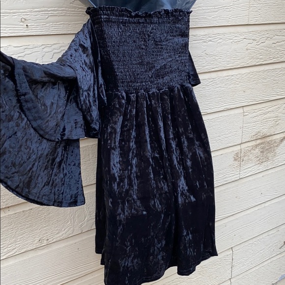 Black Off-Shoulder Whimsical Goth Bell Sleeve Velvet Mini Dress – Size M - Picture 8 of 16